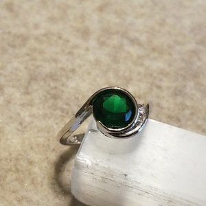 Fragrant Jewels - Silver Ring w/Green Stone